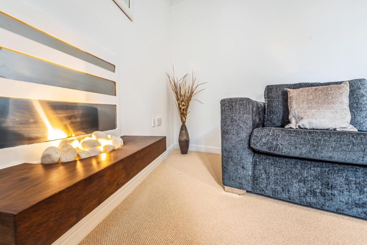 Saughton Suite With Views Of Water Of Leith 爱丁堡 外观 照片