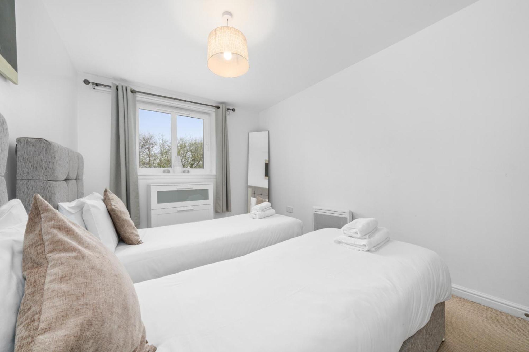 Saughton Suite With Views Of Water Of Leith 爱丁堡 外观 照片