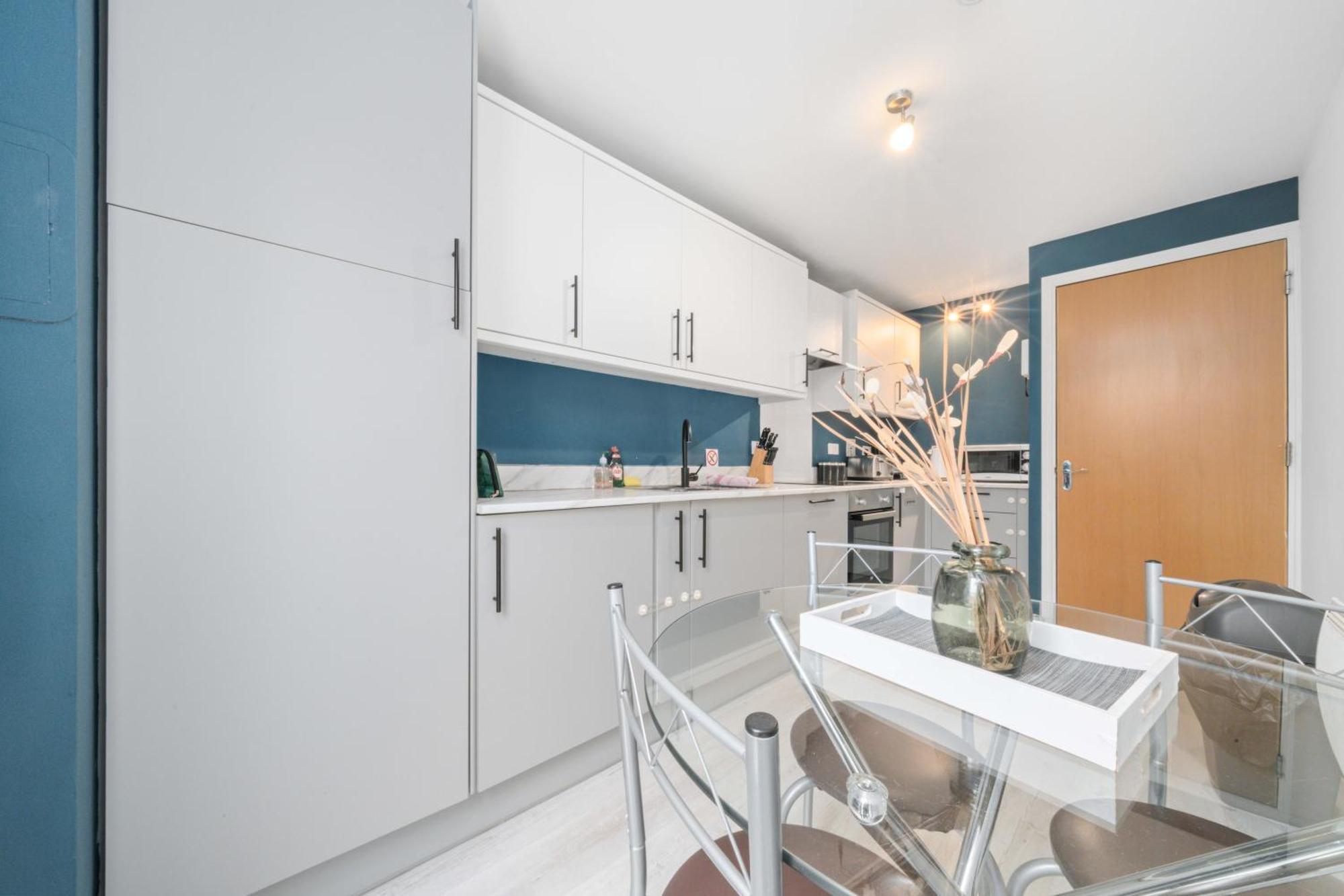 Saughton Suite With Views Of Water Of Leith 爱丁堡 外观 照片