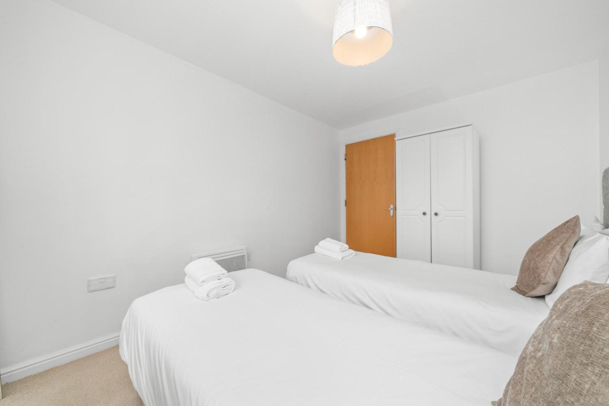 Saughton Suite With Views Of Water Of Leith 爱丁堡 外观 照片