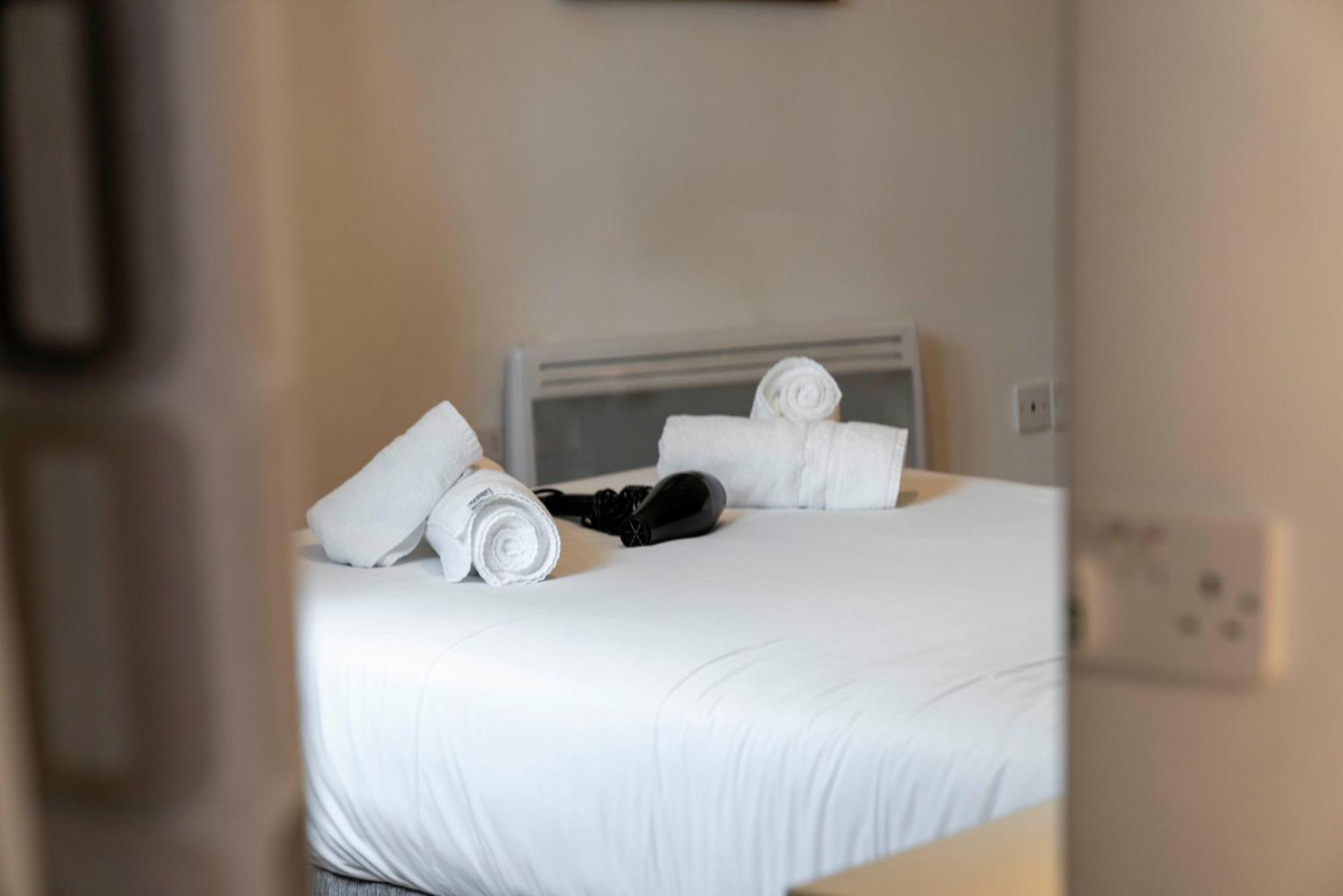 Saughton Suite With Views Of Water Of Leith 爱丁堡 外观 照片